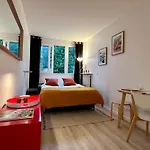 Fully Equipped - 2 Guests - Near Metro *