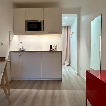 Fully Equipped Near Metro Paris