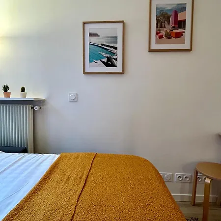 Fully Equipped Near Metro Apartment *