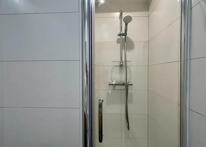 Fully Equipped - 2 Guests - Near Metro Apartament